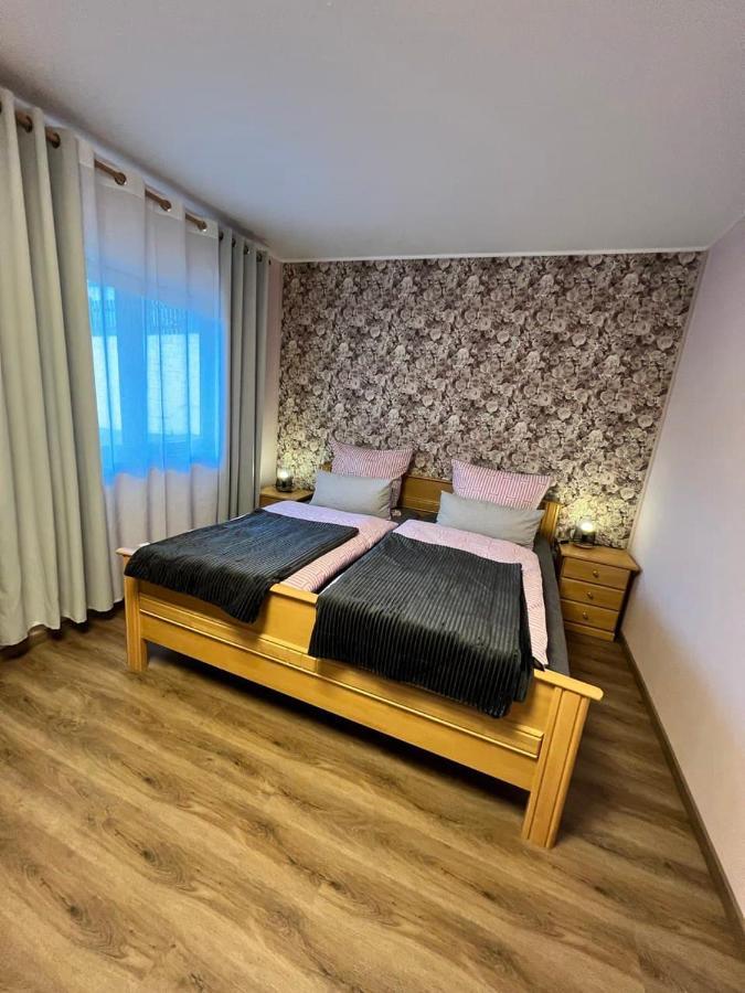 O&W Ferienzimmer Am Nuerburgring, Quiddelbach Exterior foto