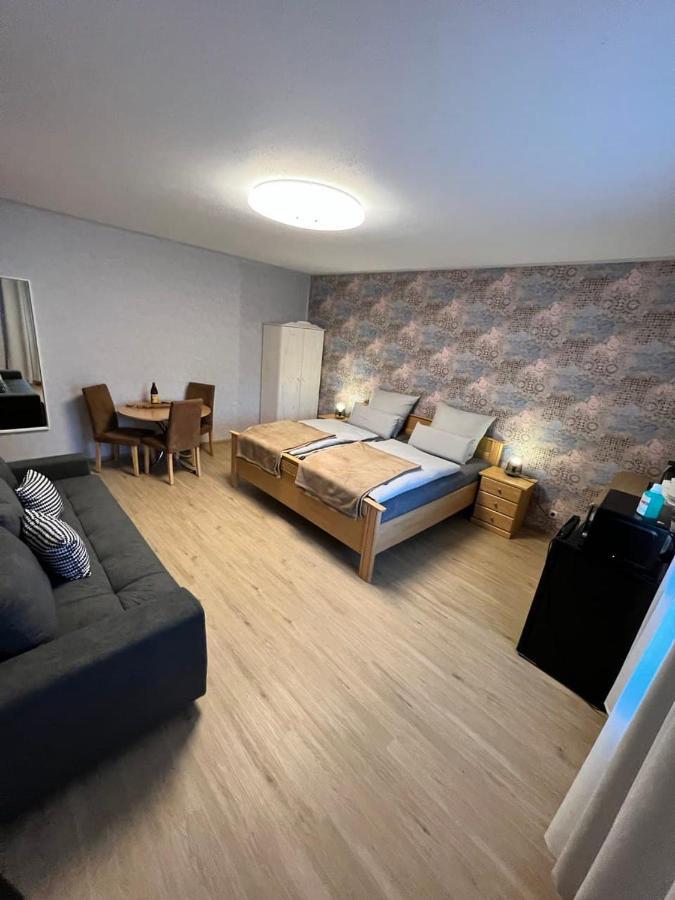 O&W Ferienzimmer Am Nuerburgring, Quiddelbach Exterior foto